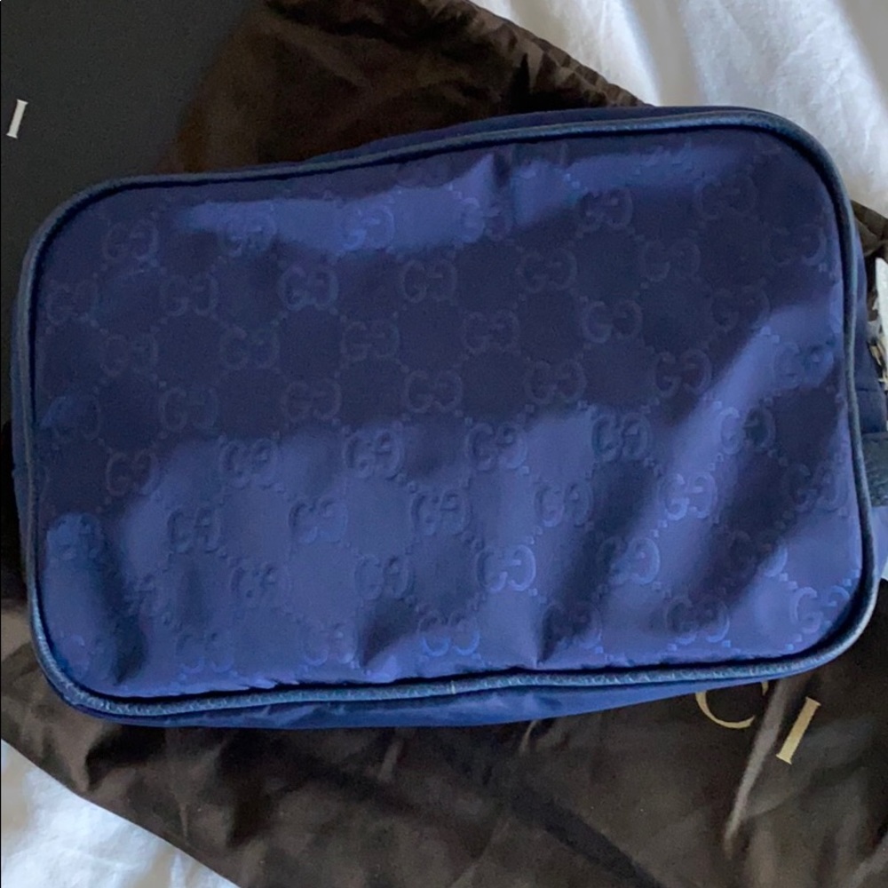 Gucci Large Toiletry Bag - Picture 4 of 10